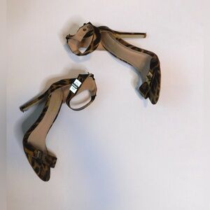 Cheetah Print Heels (Size 6)